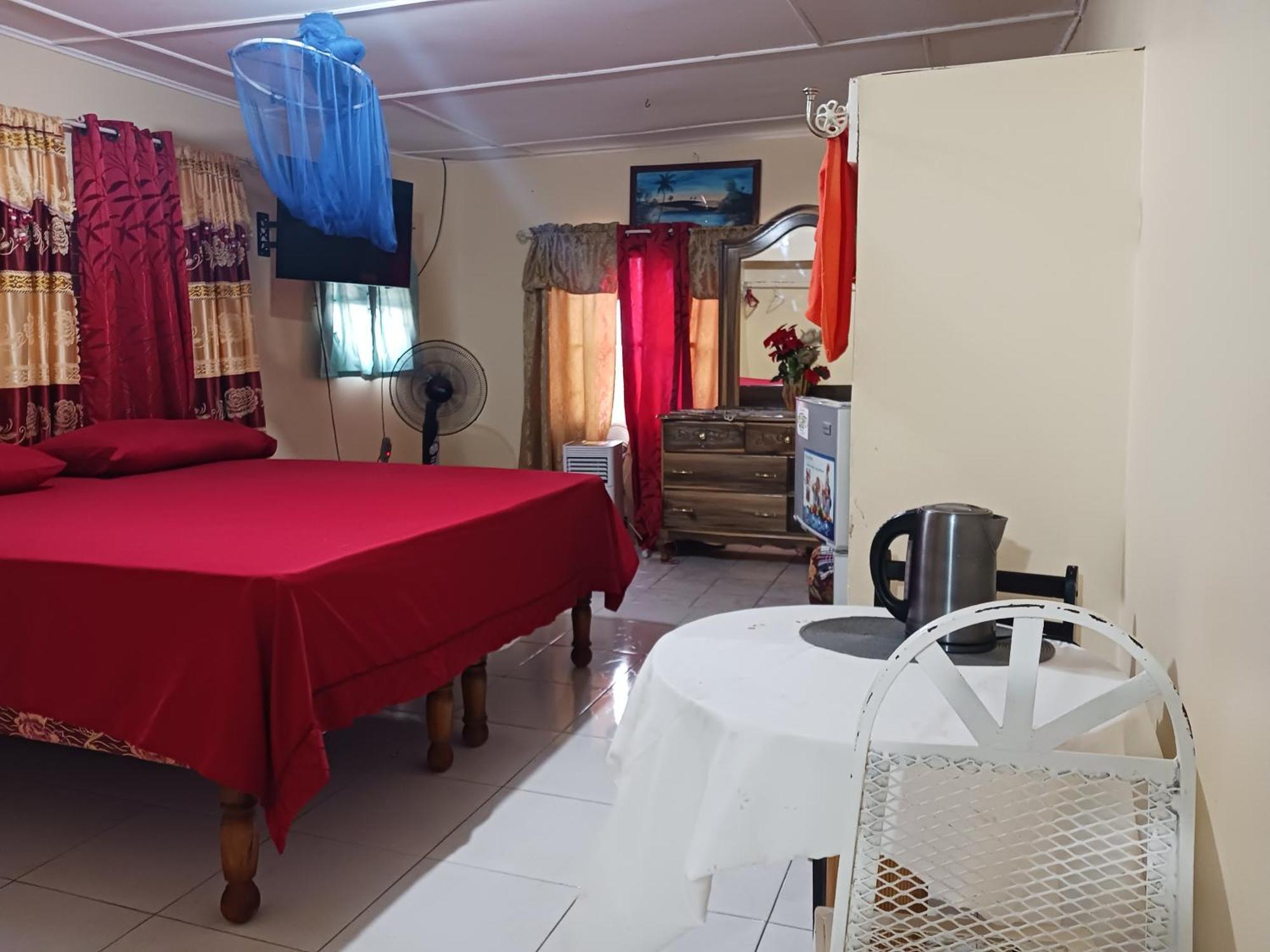 Tina'S Guest House Ocho Rios Ngoại thất bức ảnh